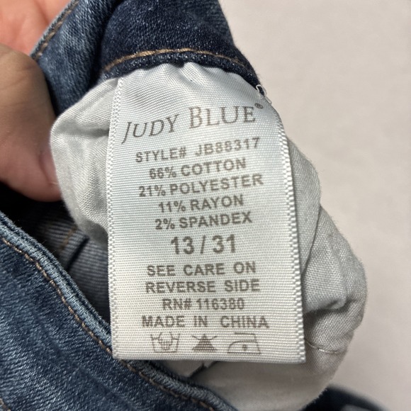 JUDY BLUE Boyfriend Fit Stretch Distressed Medium Wash Denim  Size 13/31 Women's - Picture 8 of 15